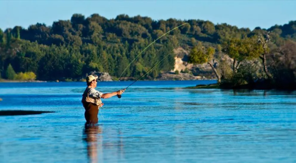 ¿Cuándo comienza la temporada de pesca deportiva en Río Negro y cuánto cuestan los permisos?