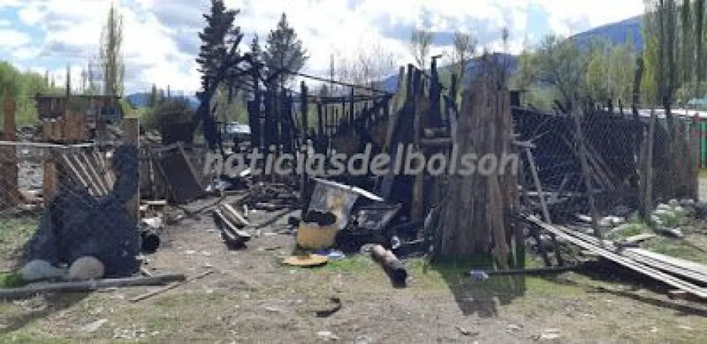 La casa de un hombre acusado de abuso se prendió fuego y sospechan que fue intencional