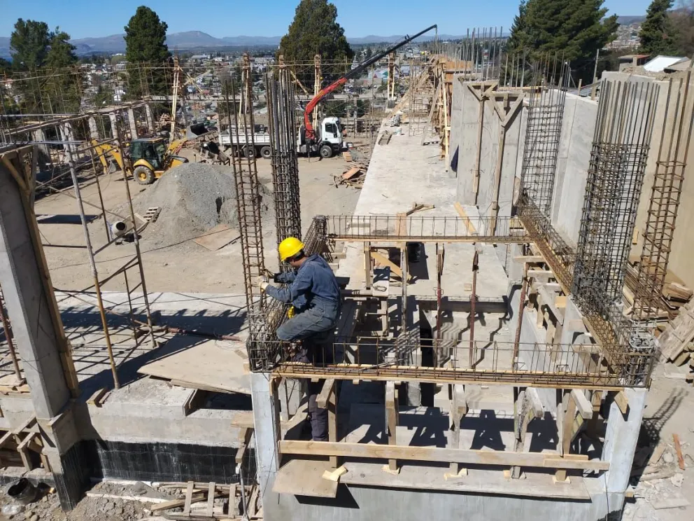Avanzan a paso firme las obras en el polideportivo del CRUB