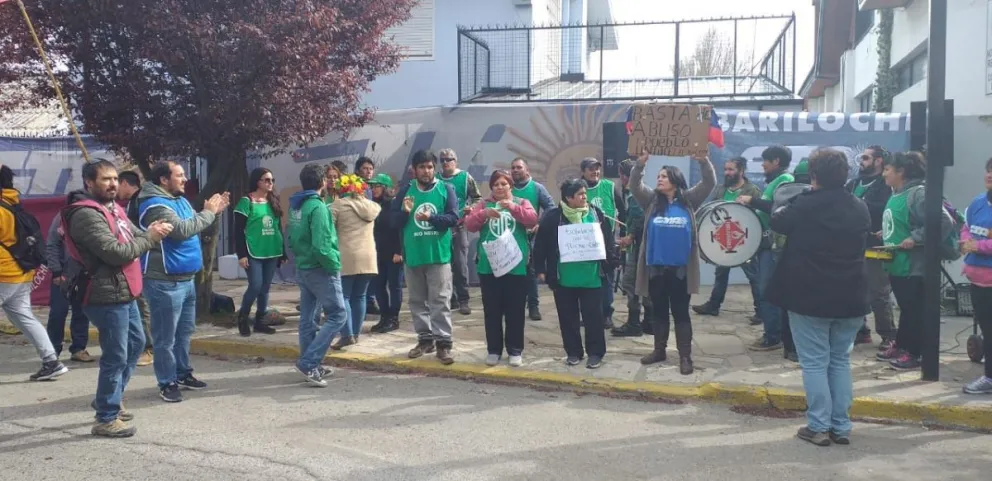 Frente al Consulado de Chile exigieron el fin de la represión