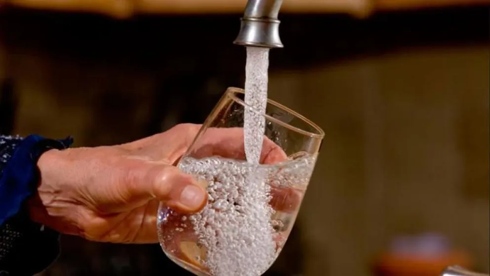 Varios barrios sin agua por la reparación de una cañería