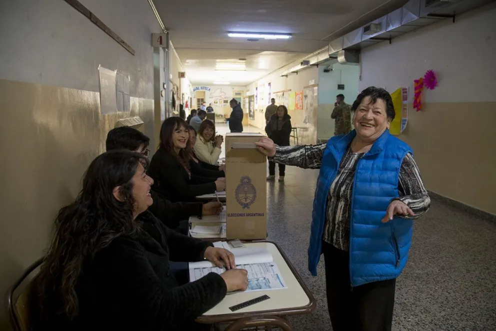 En Bariloche las elecciones comenzaron con normalidad