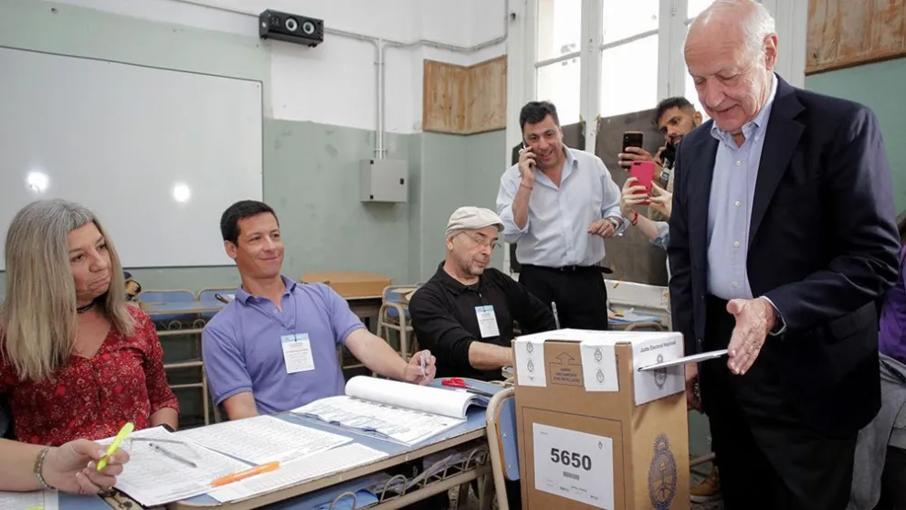 "Argentina tiene todo para ser una sociedad próspera" dijo Lavagna al votar