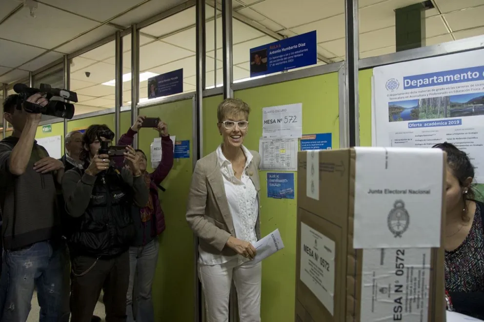 “Estas elecciones generan alegría y esperanza en el pueblo argentino”, dijo García Larraburu al votar