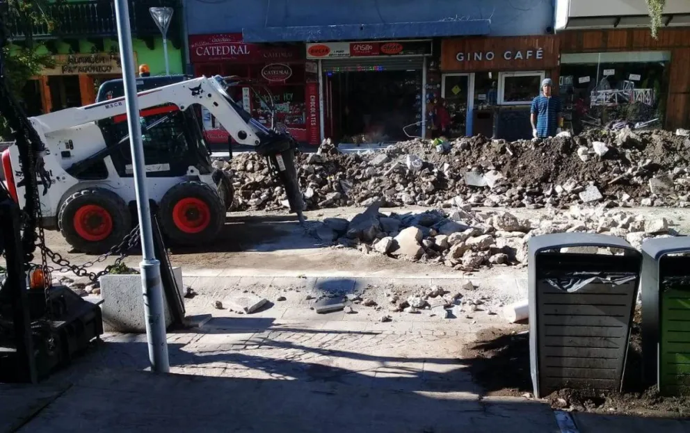 Por falla en el hormigón tuvieron que volver a romper una cuadra de Mitre