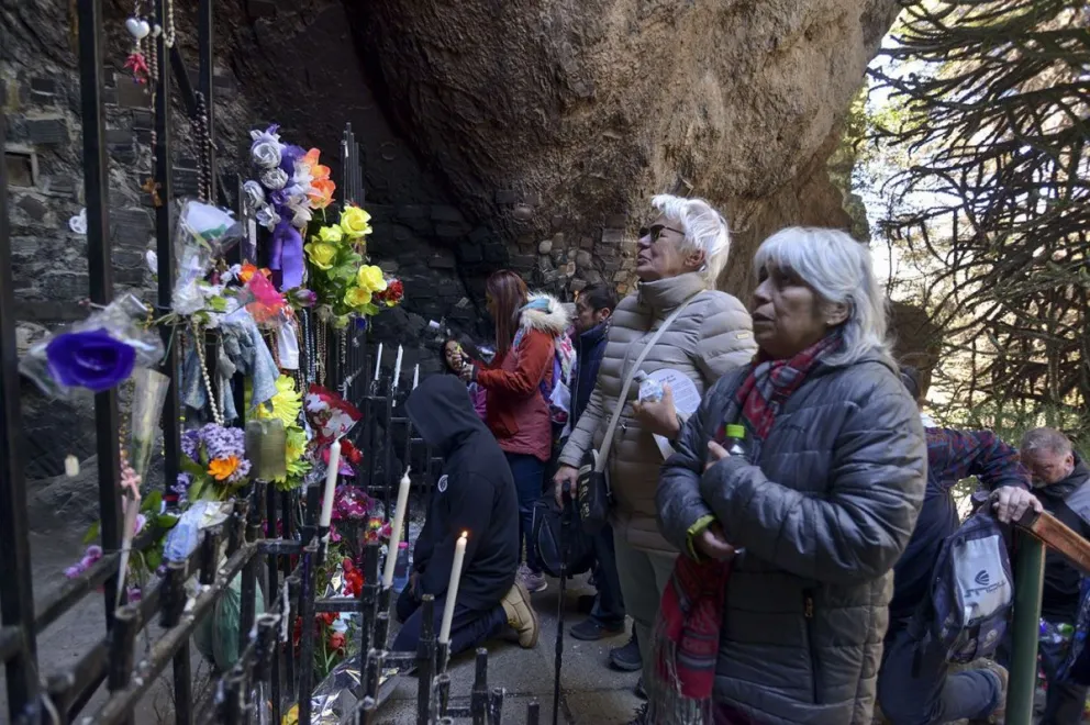 Miles de personas peregrinaron a la Virgen de las Nieves
