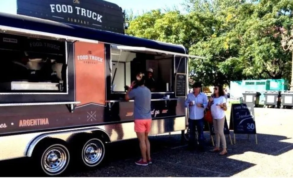 Licitan la concesión para food trucks en Plaza Belgrano