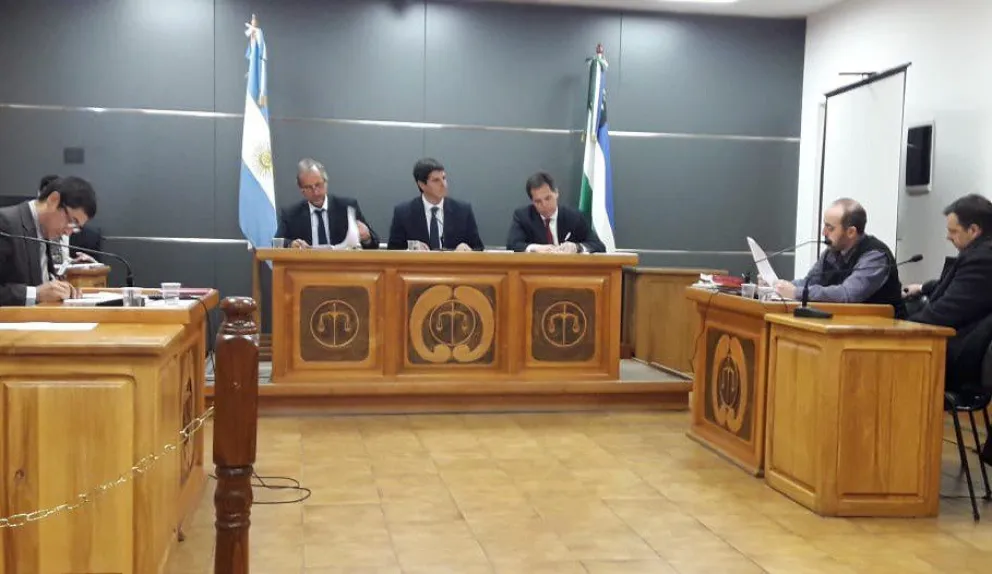Cinco años de prisión por robar, apedrear un patrullero y lastimar a un policía