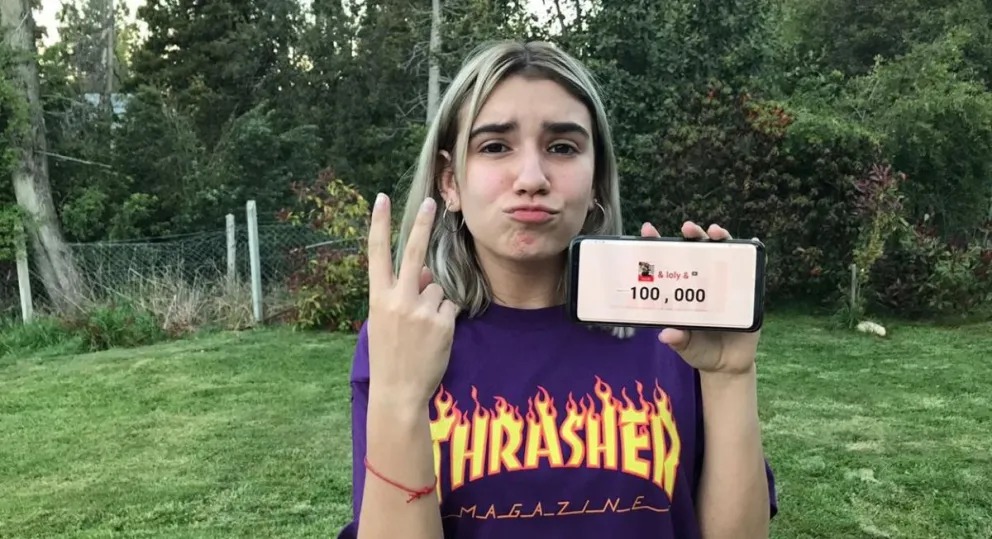 Lola Tomaszeuski, la youtuber barilochense llegó a los 100 mil suscriptores