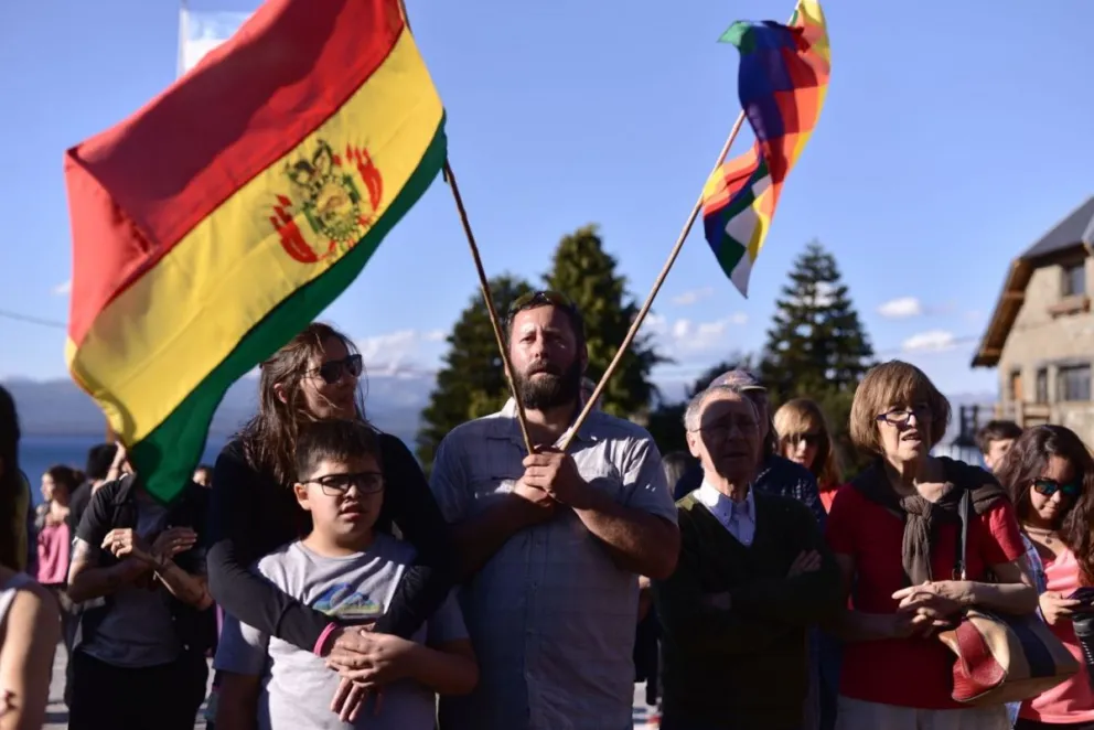 Concentración en el Centro Cívico “contra el Golpe de Estado y el odio racista” en Bolivia