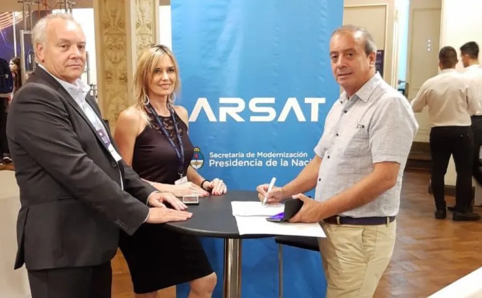 Autoridades de AVC firman importante acuerdo con Arsat para seguir mejorando el servicio de Internet