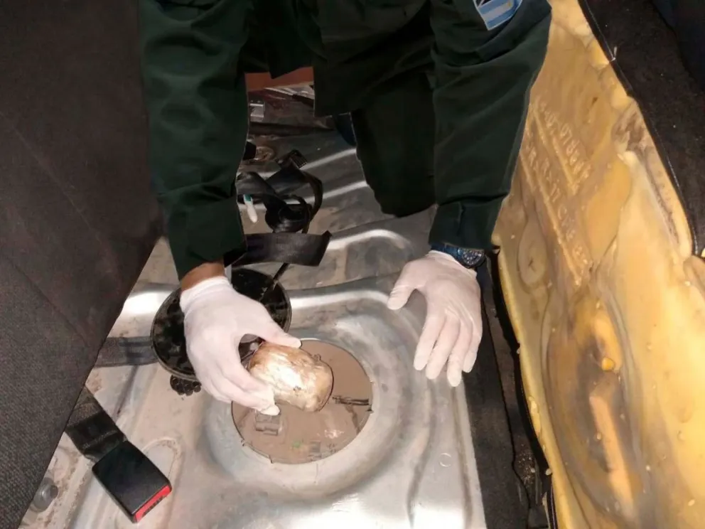 Llevaba marihuana en el tanque de nafta y lo detectó un perro de Gendarmería