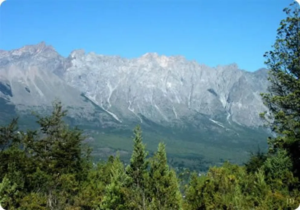 Rescatan a dos turistas del cerro Piltriquitrón