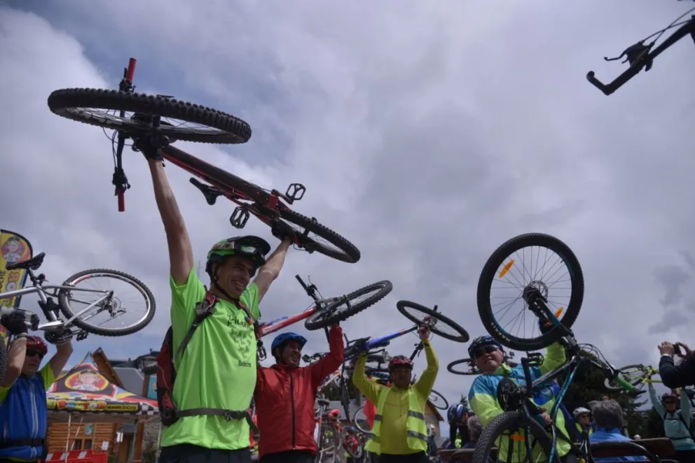 Ciclistas de Bariloche pedalearon por la paz