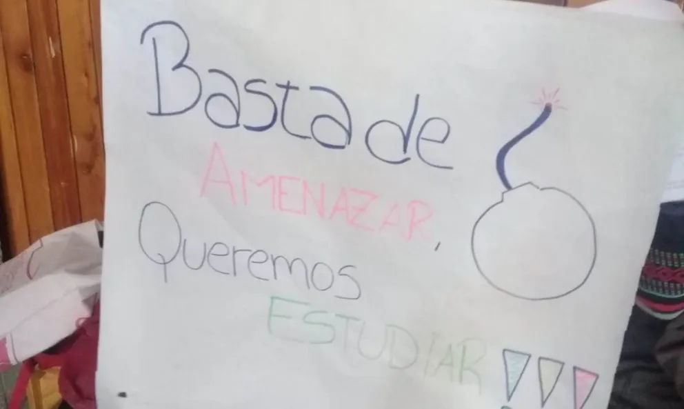 Estudiantes de la ESRN 37 tomaron la escuela