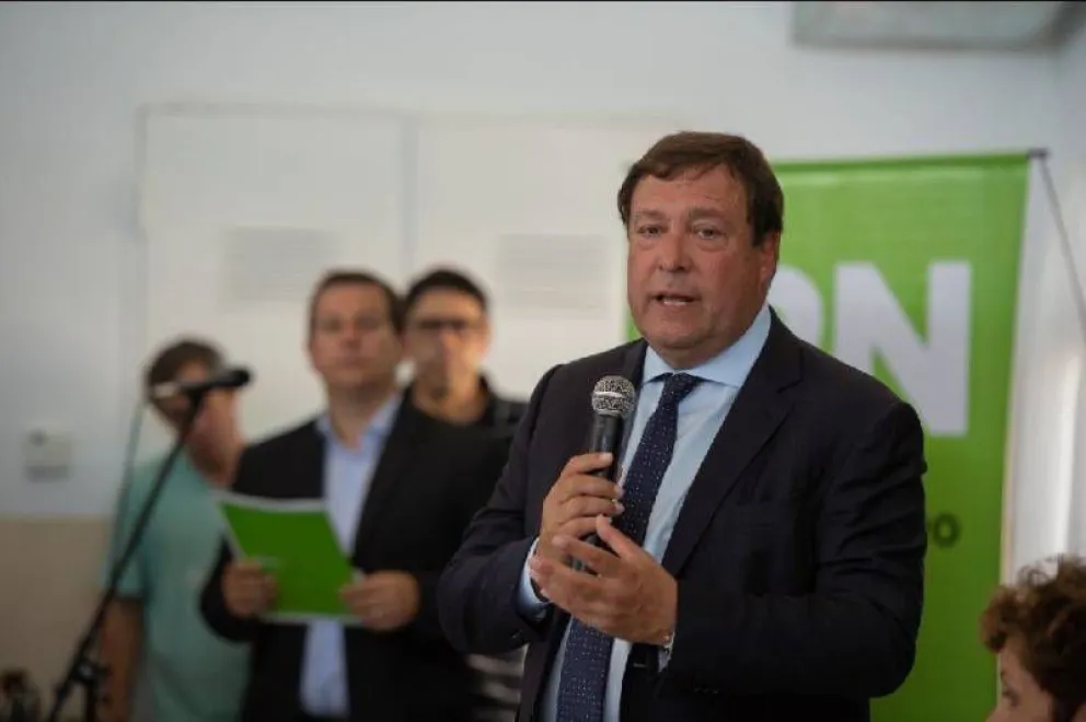 “Weretilneck deja el gobierno con un 61% de imagen positiva”