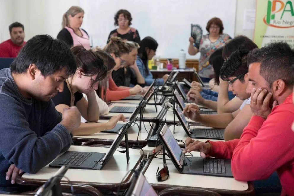 Empleados públicos jerarquizados, para un mejor funcionamiento del Estado