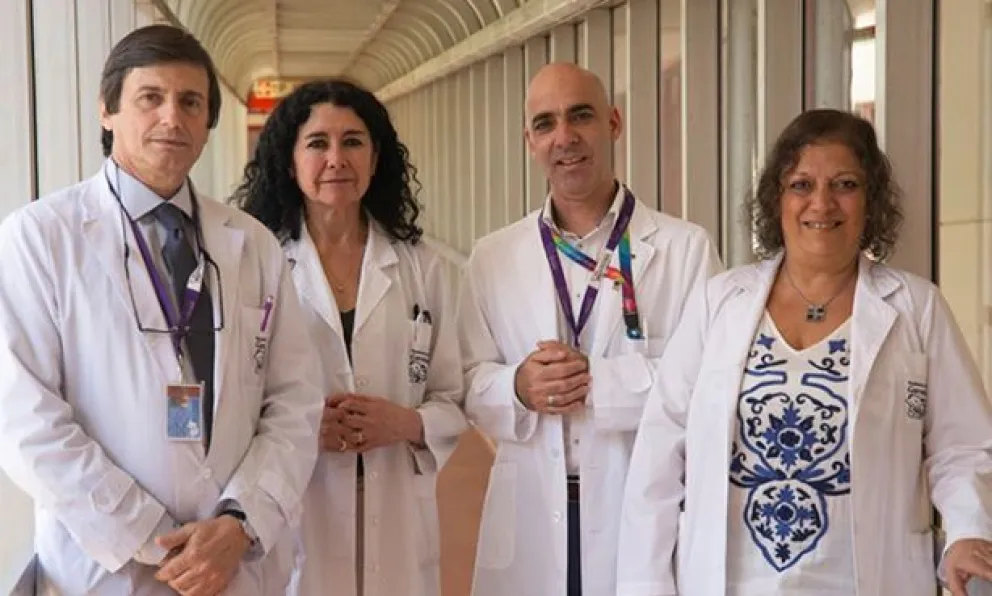 Roberto Carballo, Alejandra Villa, Carlos Kambourian y Graciela Demirdjian, parte del equipo del Garrahan que trabajó en el tratamiento. 