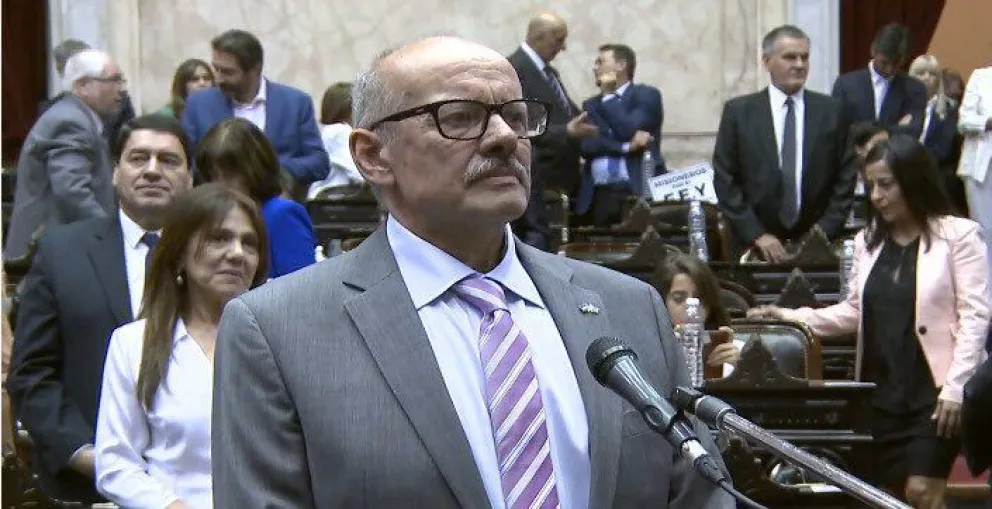 Di Giacomo juró como diputado y aseguró que “no vamos a depender de ningún partido nacional”