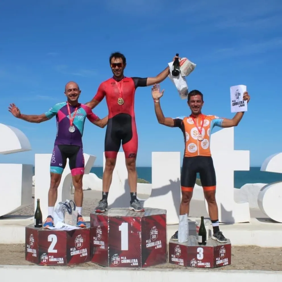 El barilochense Claudio Pertile se impuso en bicicleta de ruta.