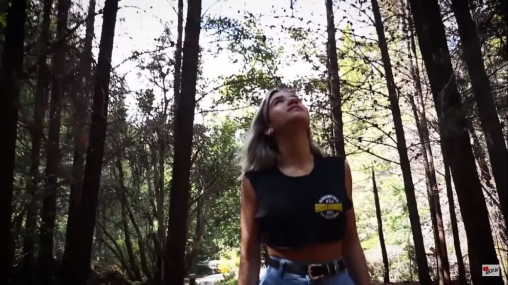 La youtuber barilochense Lola Tomaszeuski presenta su primer videoclip
