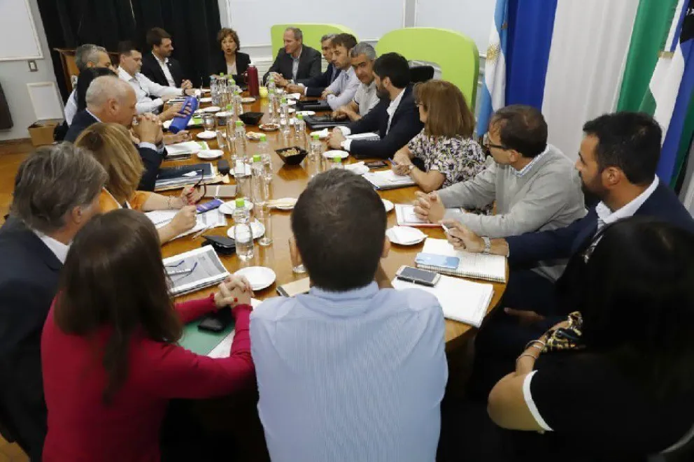 Arabela Carreras anticipó la agenda de la temporada de verano en la primera reunión de Gabinete