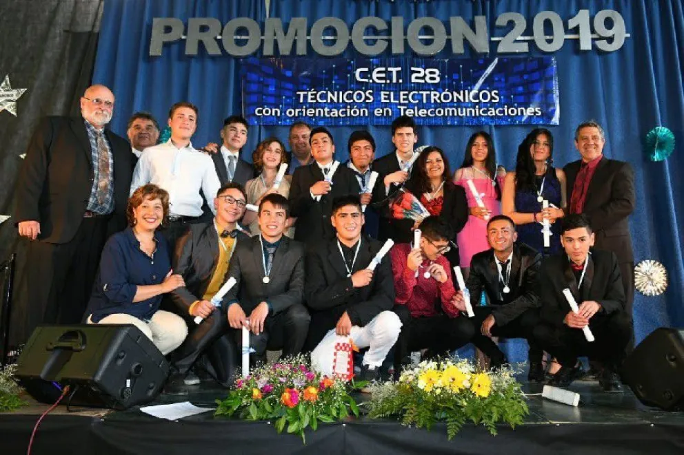 Histórico: Egresó la primera promoción del CET 28