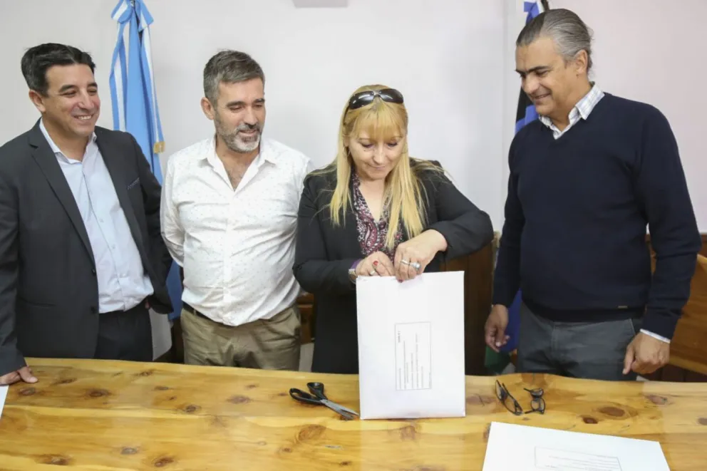 Las Mutisias: licitaron obra de red de agua para el barrio