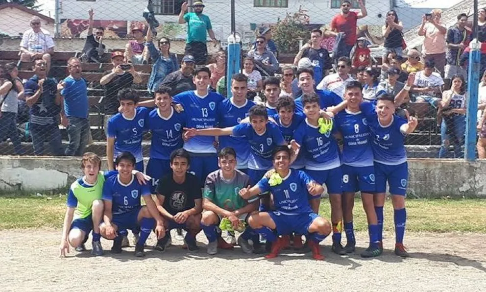 Dina Huapi es el campeón en cuarta división.