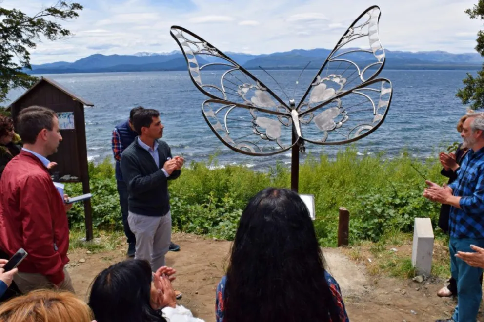 Mesa 6 de Septiembre: Inauguraron escultura en el Km 1,800 de Bustillo
