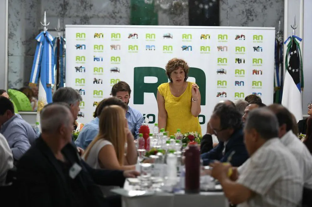 La gobernadora Carreras y su equipo de trabajo se reunieron con los 39 intendentes