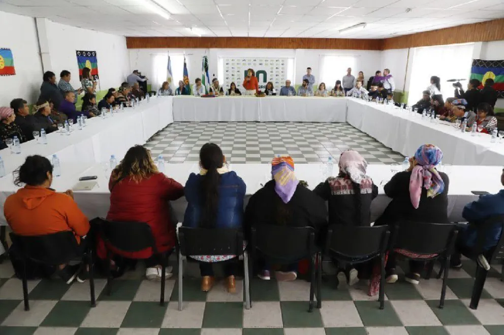 La gobernadora inició un trabajo conjunto con las comunidades originarias