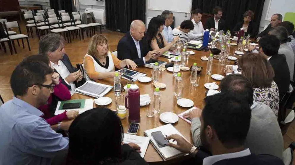 Rechazo por el aumento de haberes para los funcionarios públicos