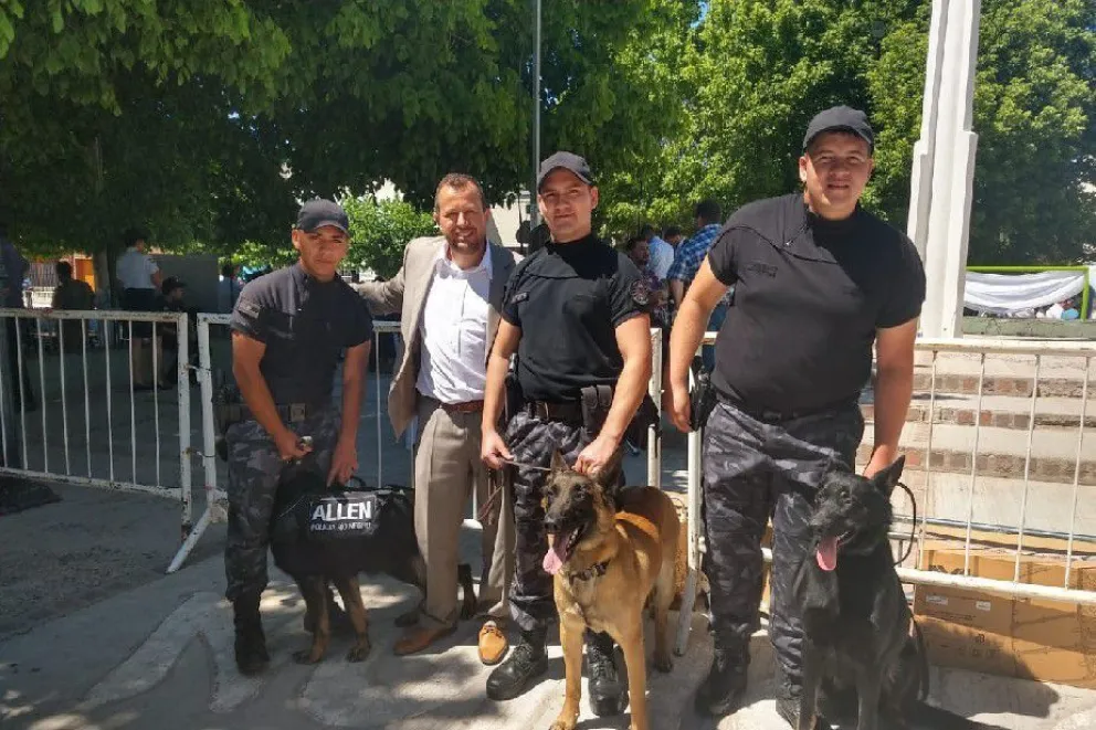 Máximo, Maguy y Matías: los perros que luchan contra el narcotráfico en Río Negro
