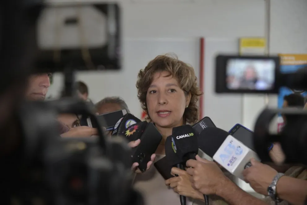 Arabela Carreras recorrió instalaciones del hospital zonal. 