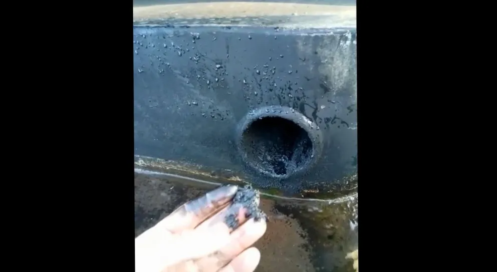 Video: Evalúan la contaminación de una embarcación en el lago Nahuel Huapi