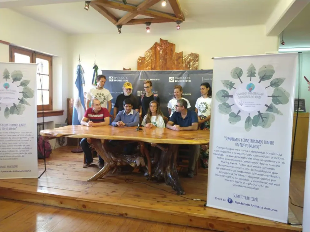 Jornada de limpieza en la costa del lago