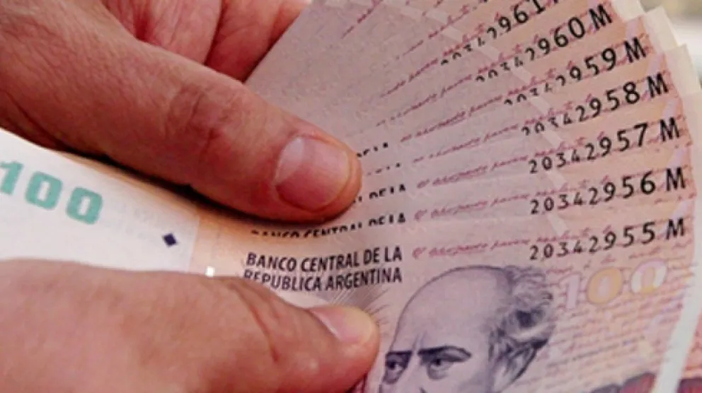Encontró la billetera de una turista y le sacó dinero del banco