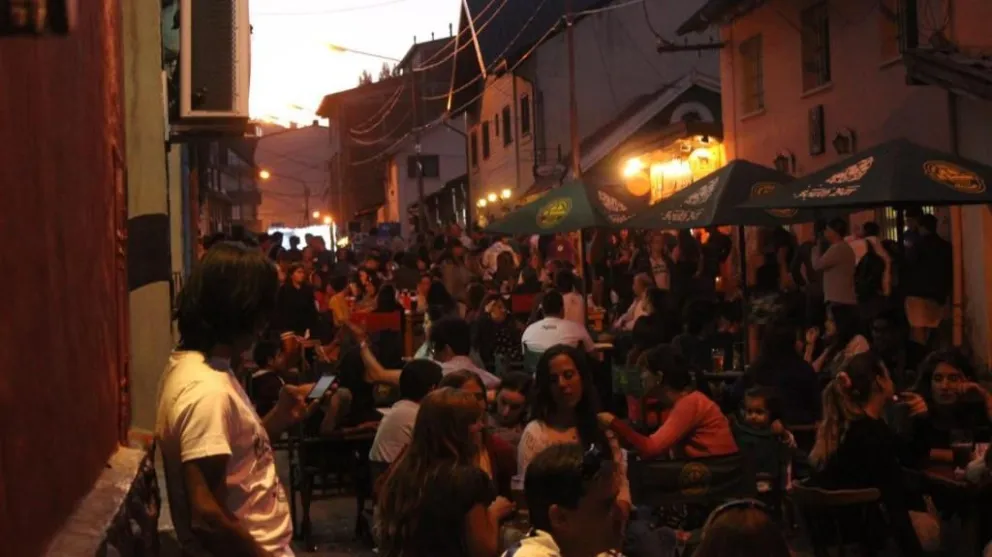 Verano en Bariloche: Mirá dónde disfrutar de la mejor música y gastronomía al aire libre