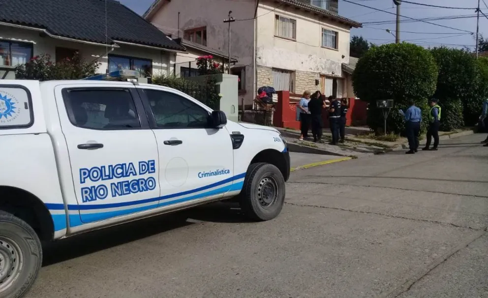 Le dispararon en la pierna para robarle el celular