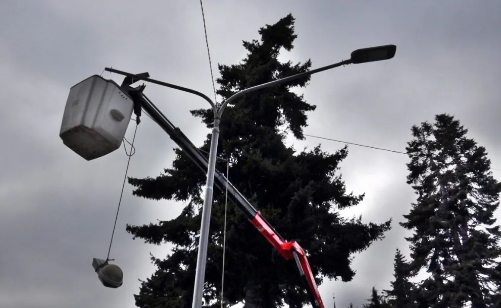 Incorporan luces LED al alumbrado público