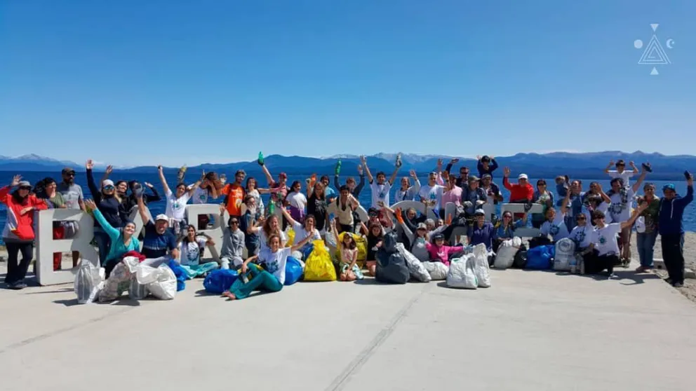 Bariloche limpió la playa del centro y concientiza sobre el cuidado del ambiente