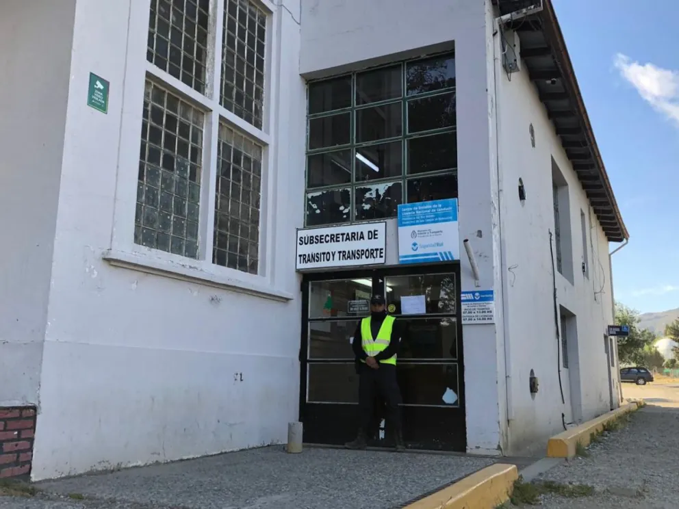 Deberán esperar que envíen otra impresora para emitir licencias nuevamente. 