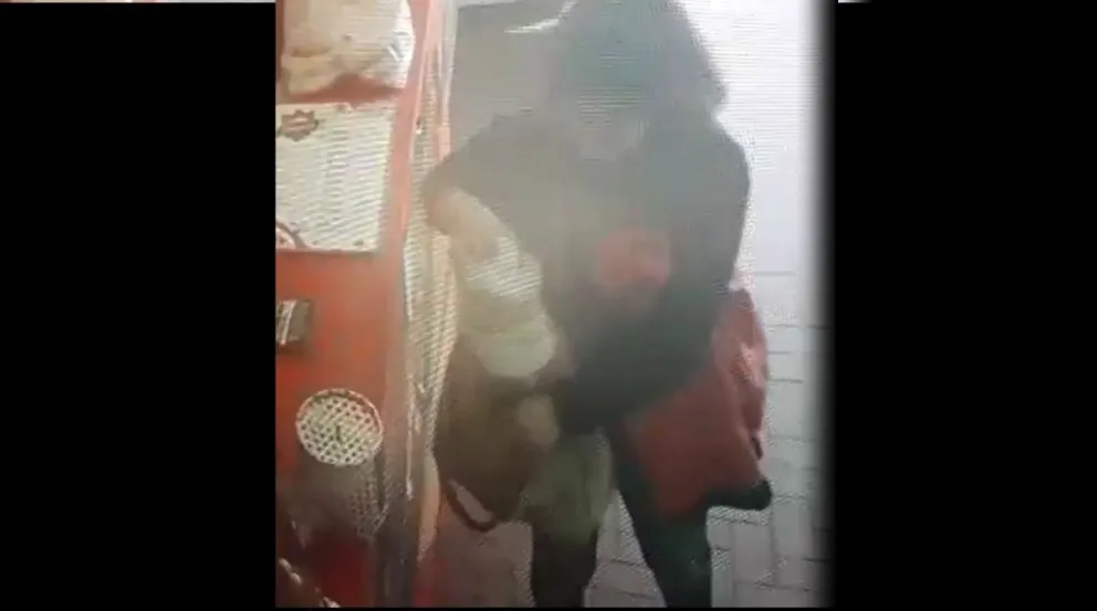 Video: Entró a comprar empanadas y terminó robando las propinas