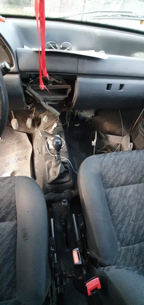 Le robaron el auto mientras jugaba al fútbol