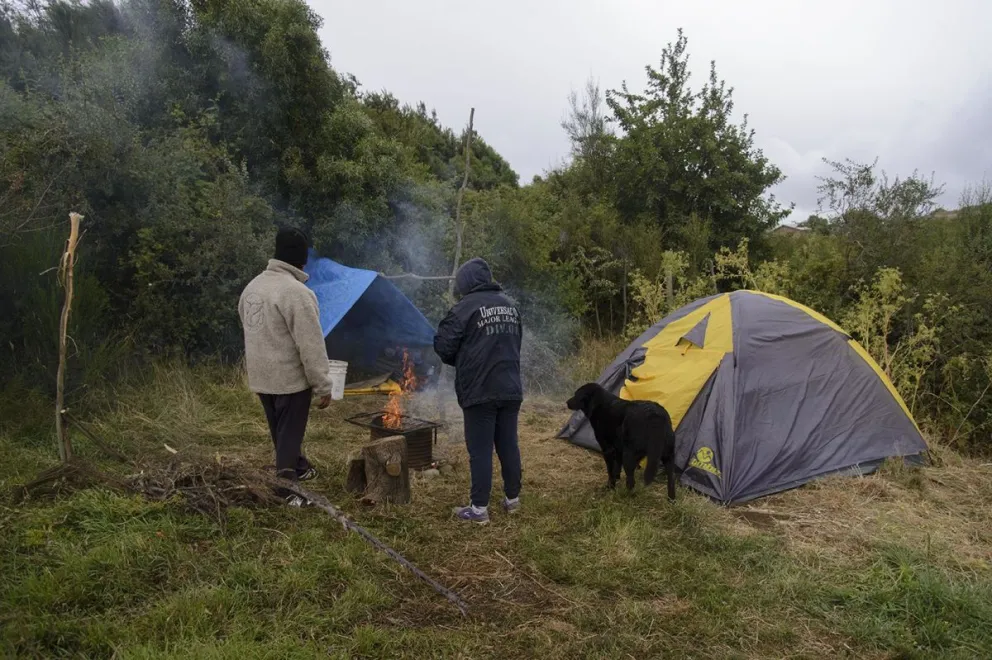 El clima complicó las condiciones de las más de 23 familias que ocuparon el predio.