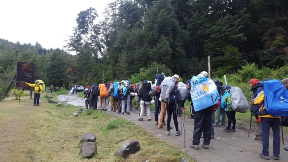 Comenzó la marcha por la soberanía del Lago Escondido