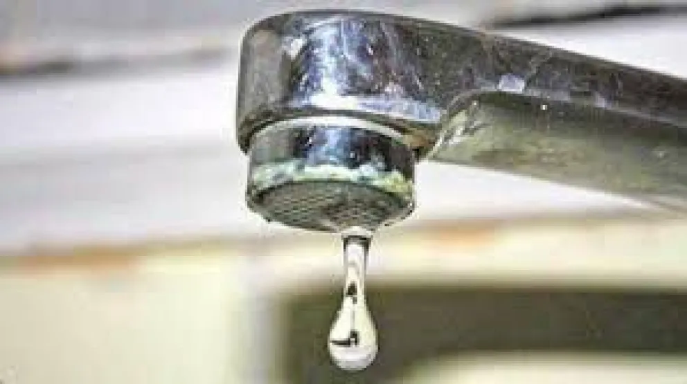 Varios barrios sin agua por el bajo nivel del río Ñireco
