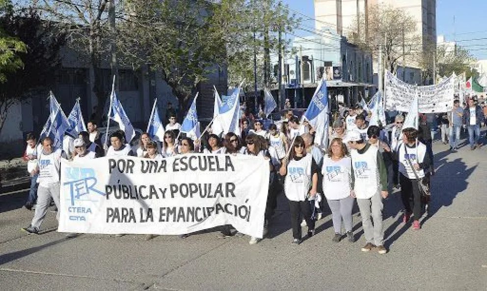 Tensión entre docentes y gobierno: Peligra el inicio de clases en la Provincia