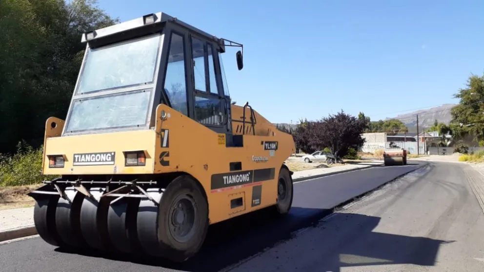 Avanza la repavimentación de calle Los Ñires